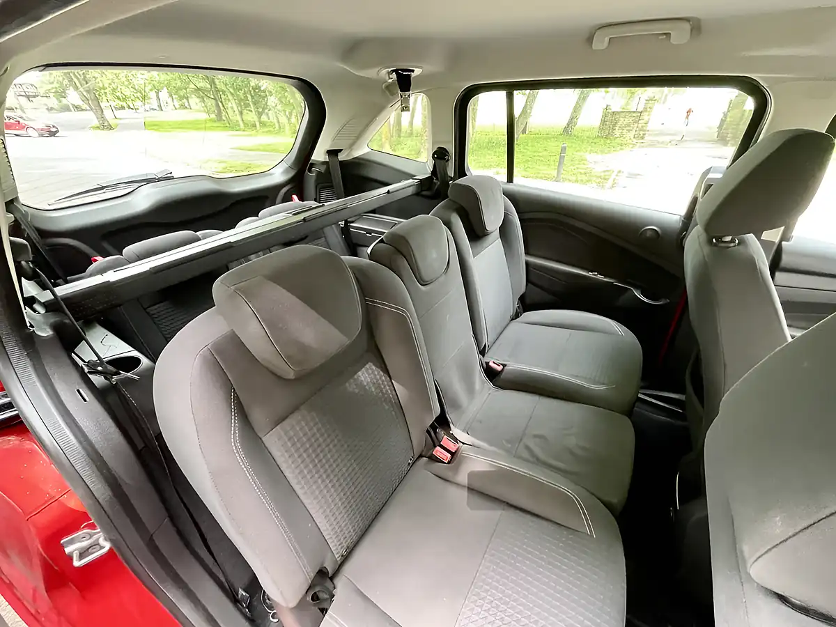 Used 2015 Ford Grand C-Max Zetec Red - Interior and Exterior details 18