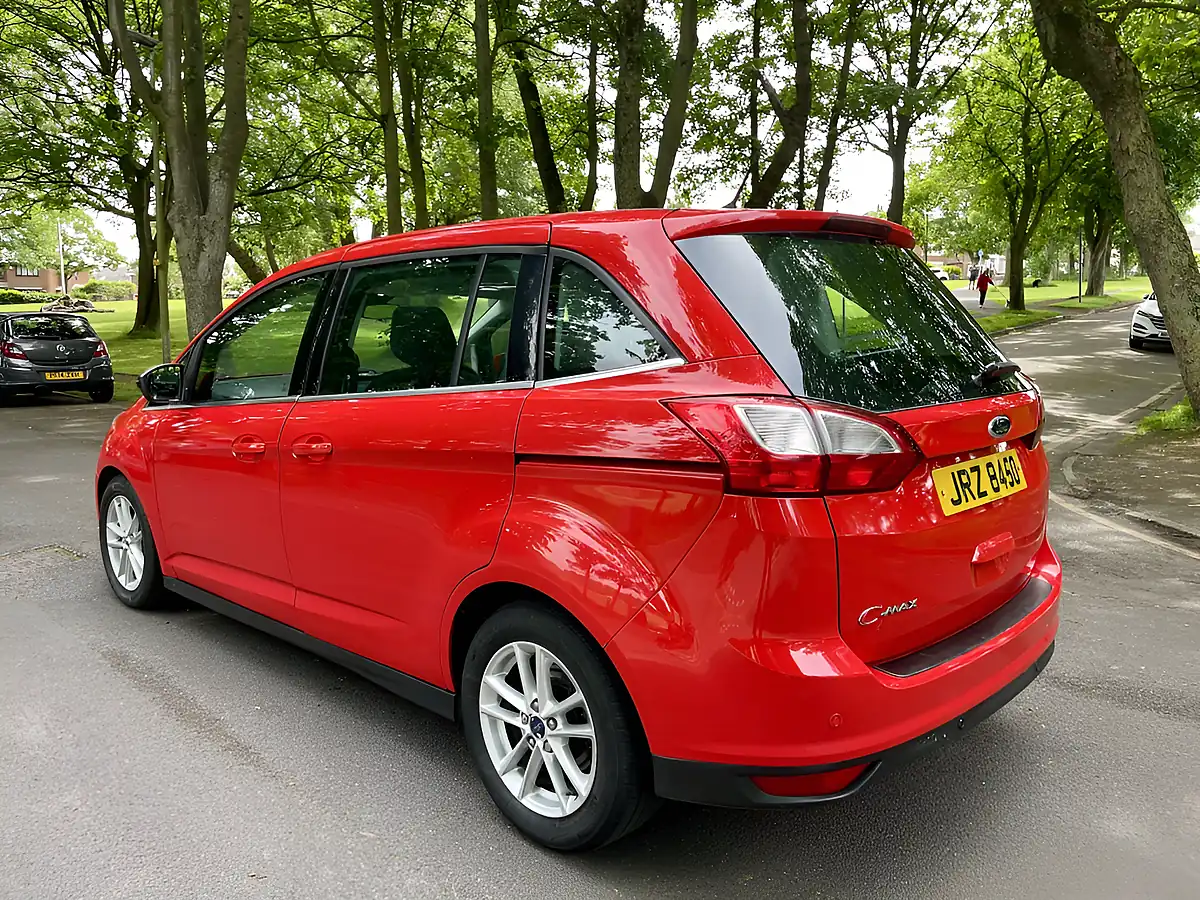 Used 2015 Ford Grand C-Max Zetec Red - Interior and Exterior details 4