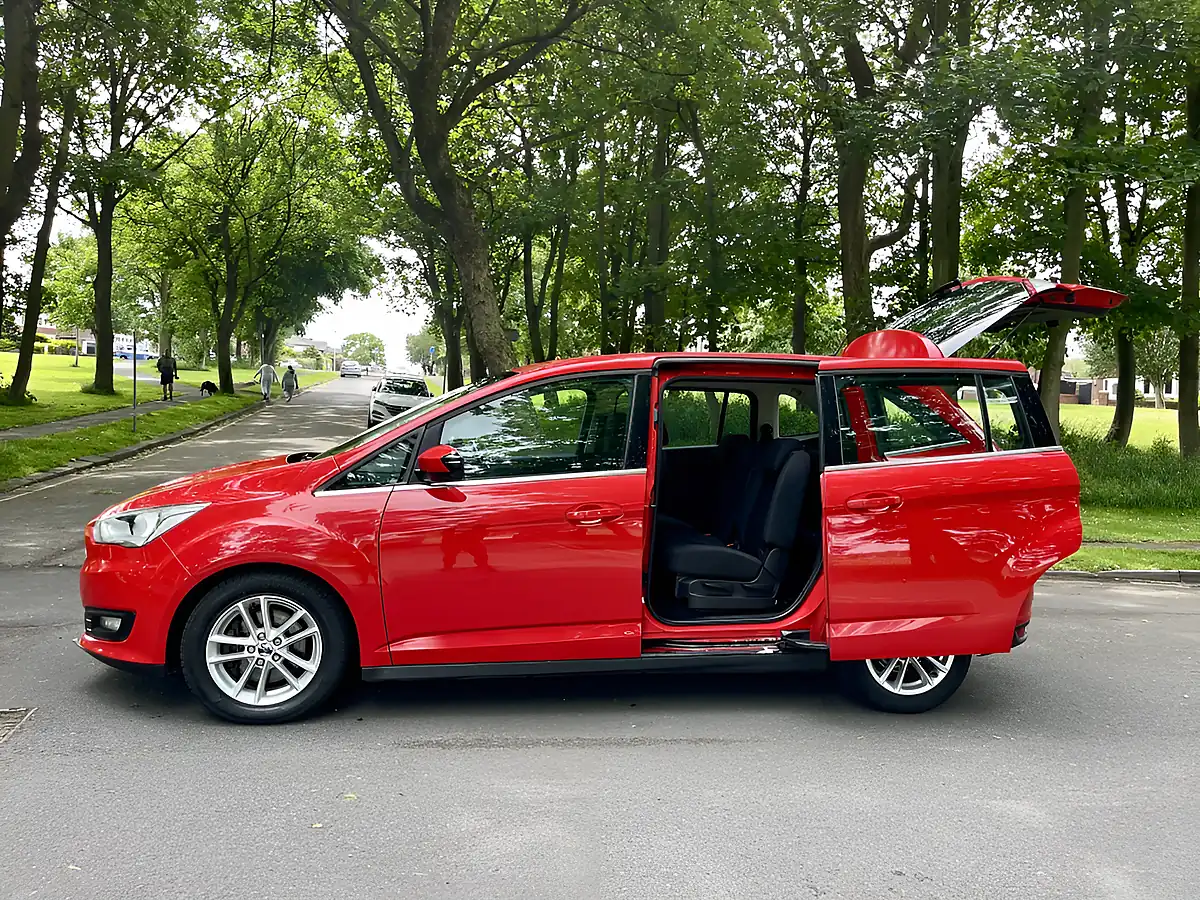 Used 2015 Ford Grand C-Max Zetec Red - Interior and Exterior details 8