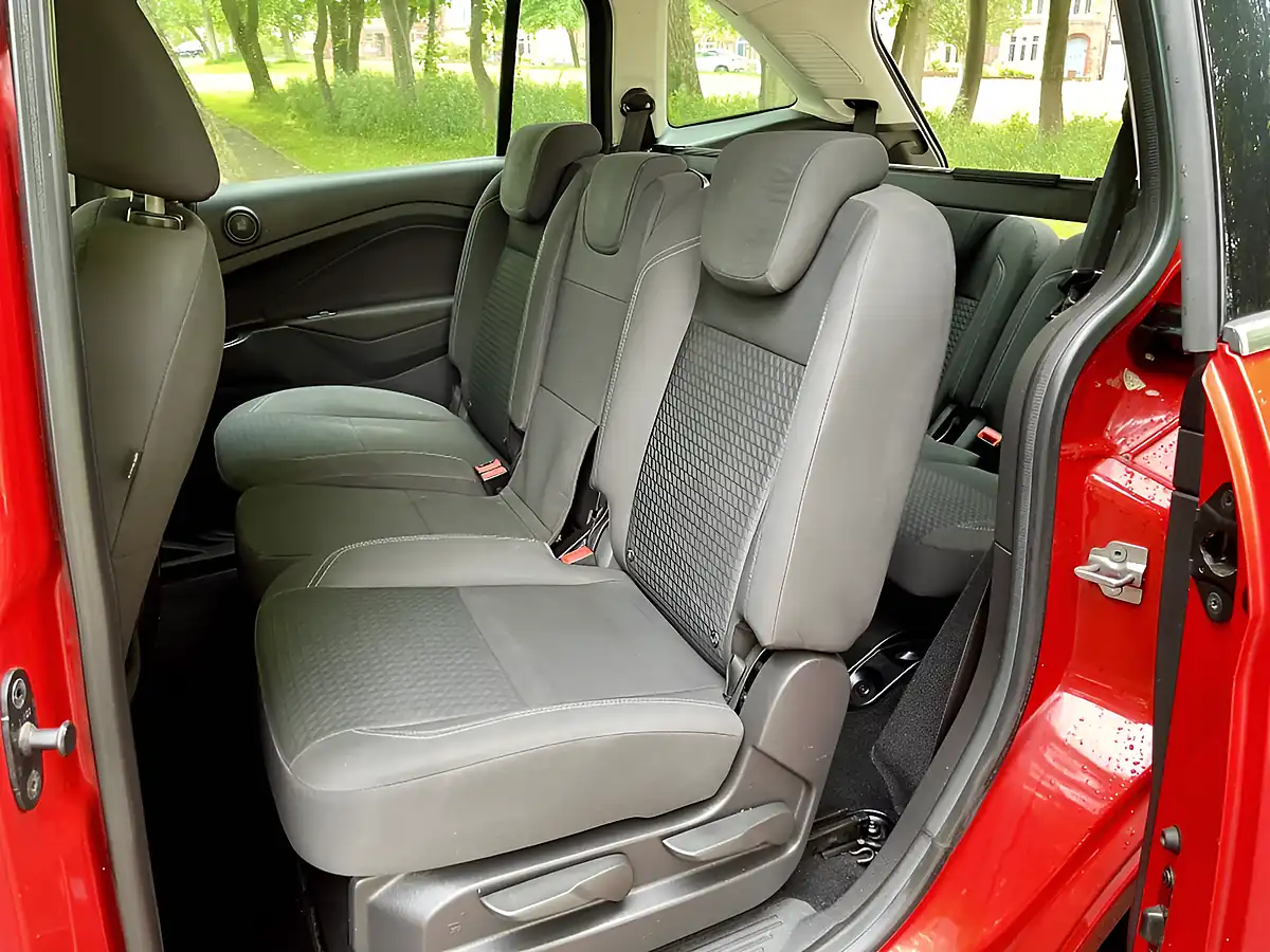 Used 2015 Ford Grand C-Max Zetec Red - Interior and Exterior details 9