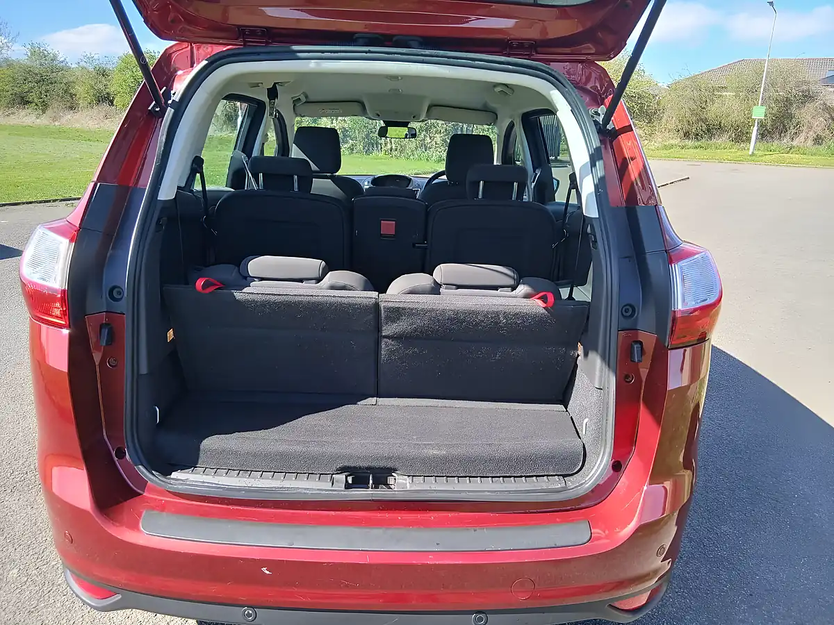 Used 2015 Ford Grand C-Max Zetec Red - Interior and Exterior details 10