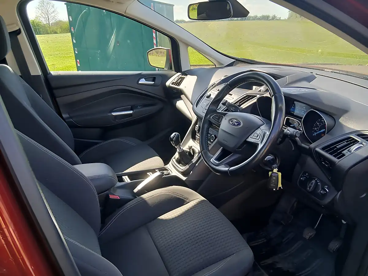 Used 2015 Ford Grand C-Max Zetec Red - Interior and Exterior details 11