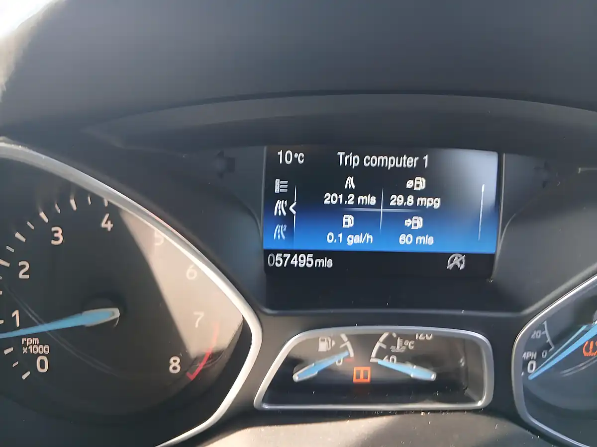Used 2015 Ford Grand C-Max Zetec Red - Interior and Exterior details 13