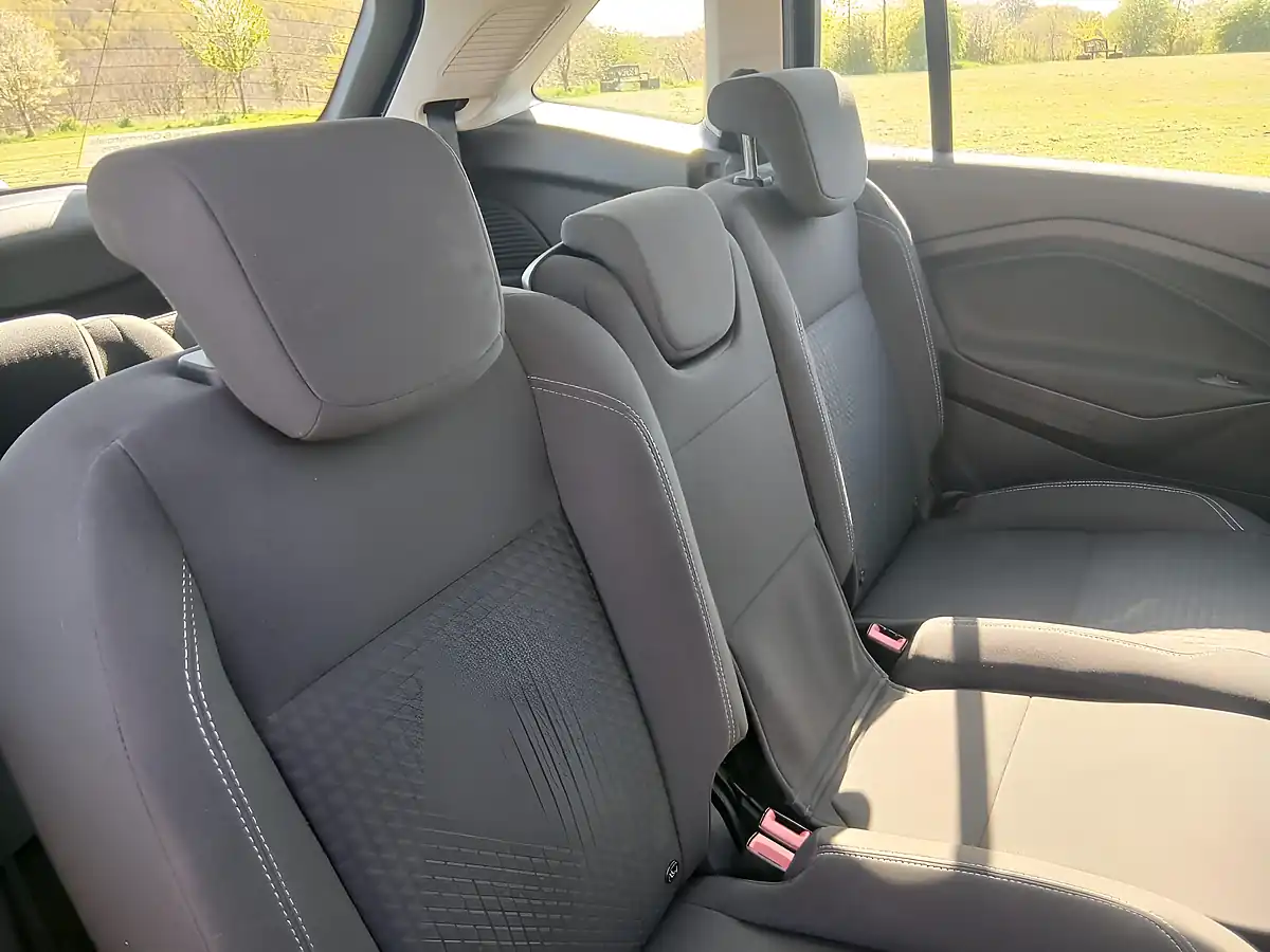 Used 2015 Ford Grand C-Max Zetec Red - Interior and Exterior details 15