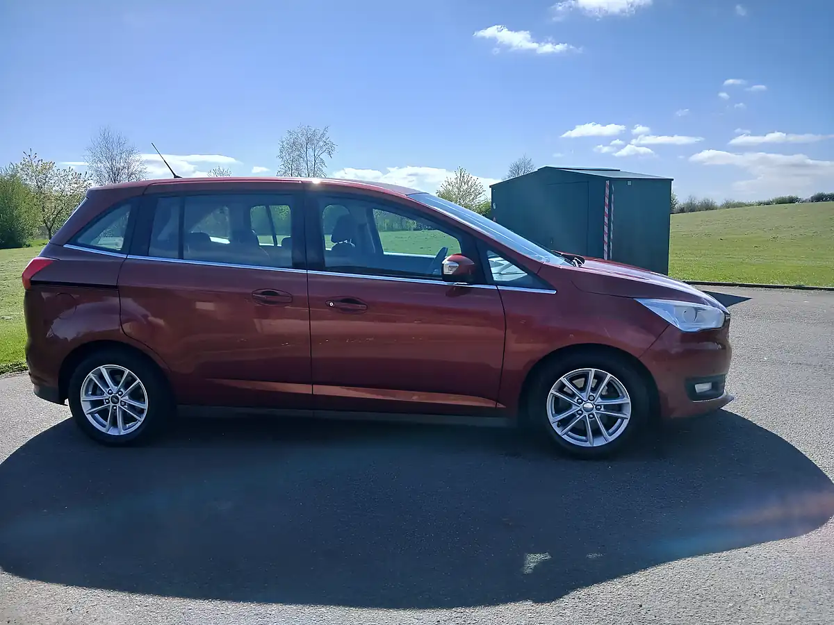 Used 2015 Ford Grand C-Max Zetec Red - Interior and Exterior details 3