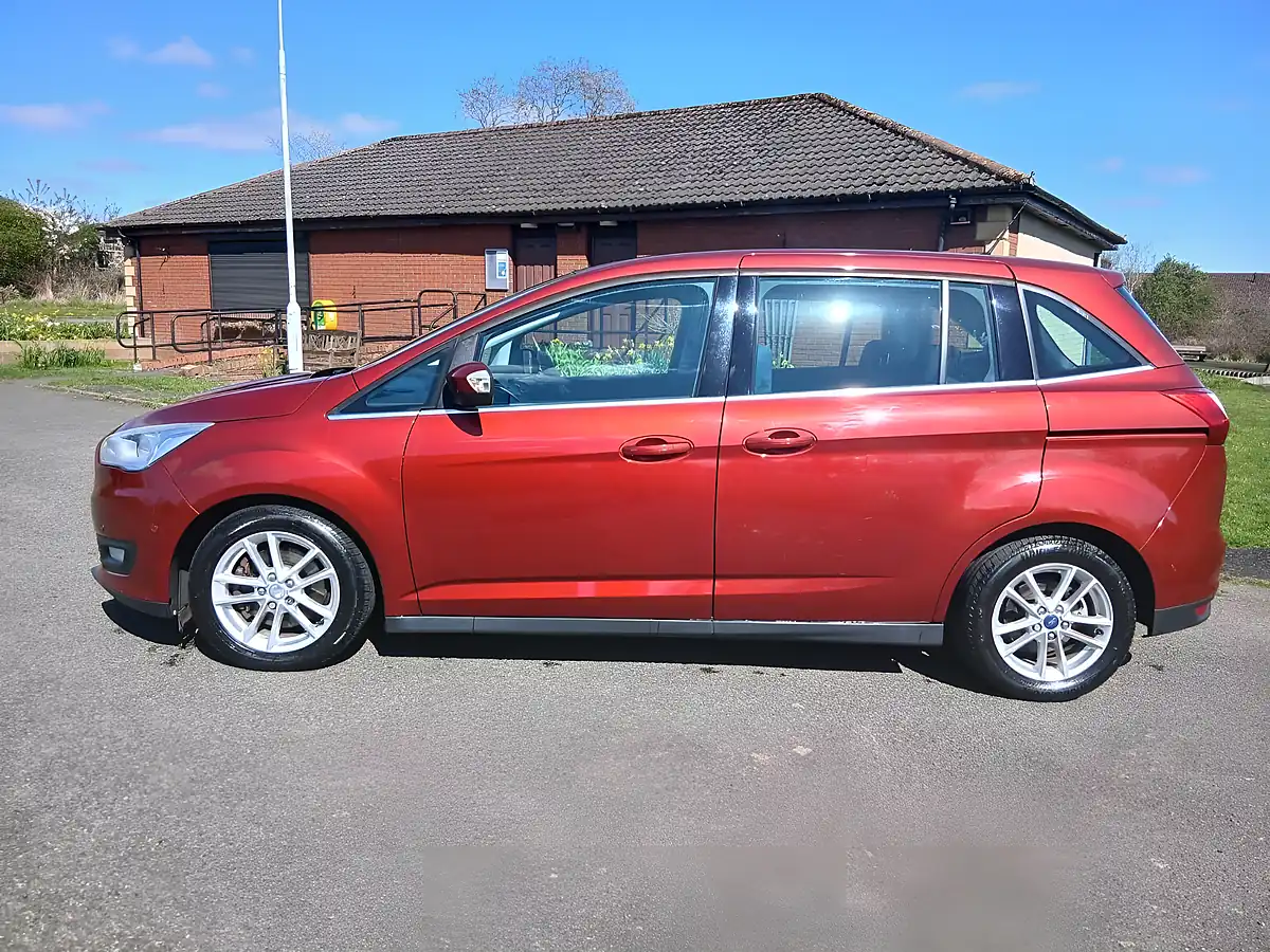 Used 2015 Ford Grand C-Max Zetec Red - Interior and Exterior details 5