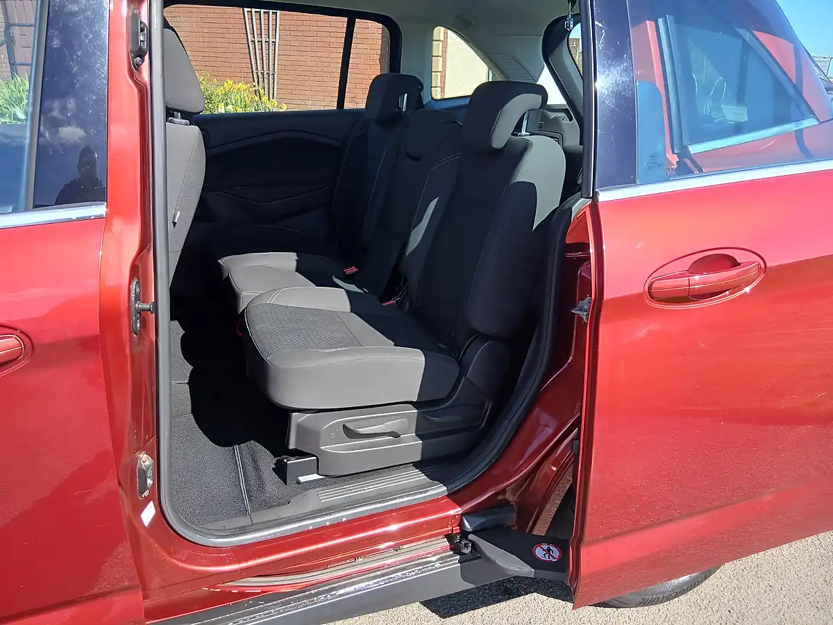 Used 2015 Ford Grand C-Max Zetec Red - Interior and Exterior details 9