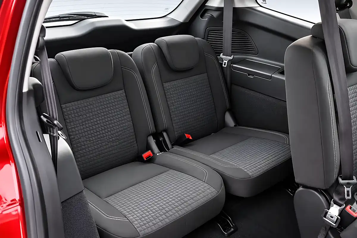 Used 2015 Ford Grand C-Max Zetec Red - Interior and Exterior details 11