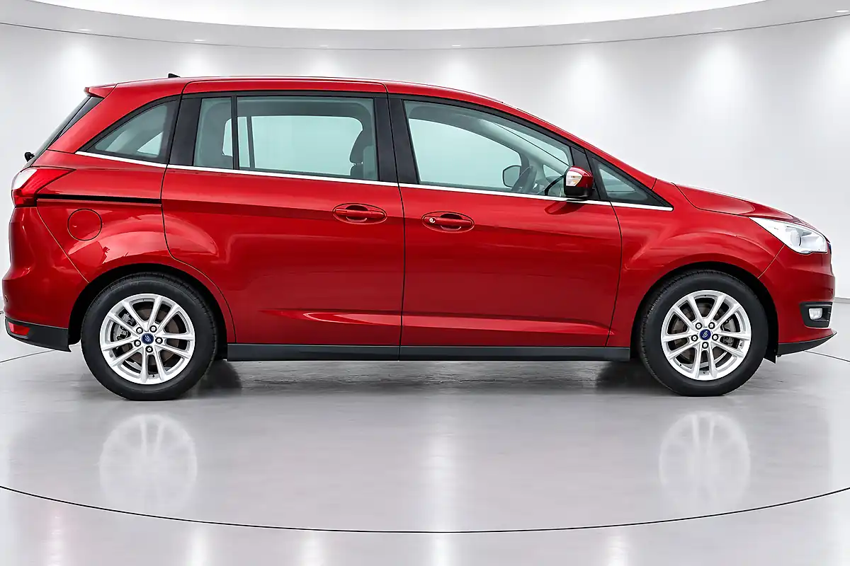 Used 2015 Ford Grand C-Max Zetec Red - Interior and Exterior details 8