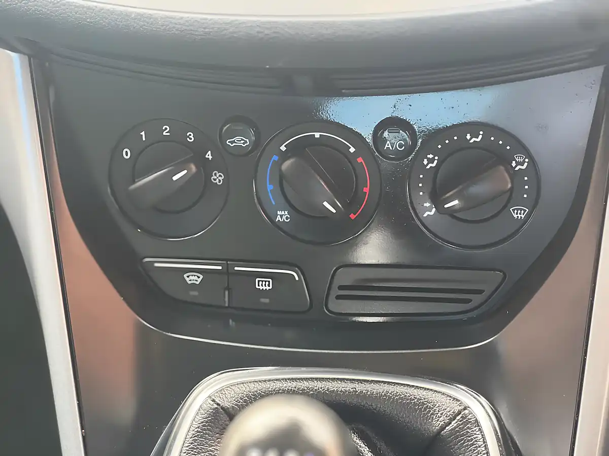 Used 2015 Ford Grand C-Max Zetec Silver - Interior and Exterior details 14