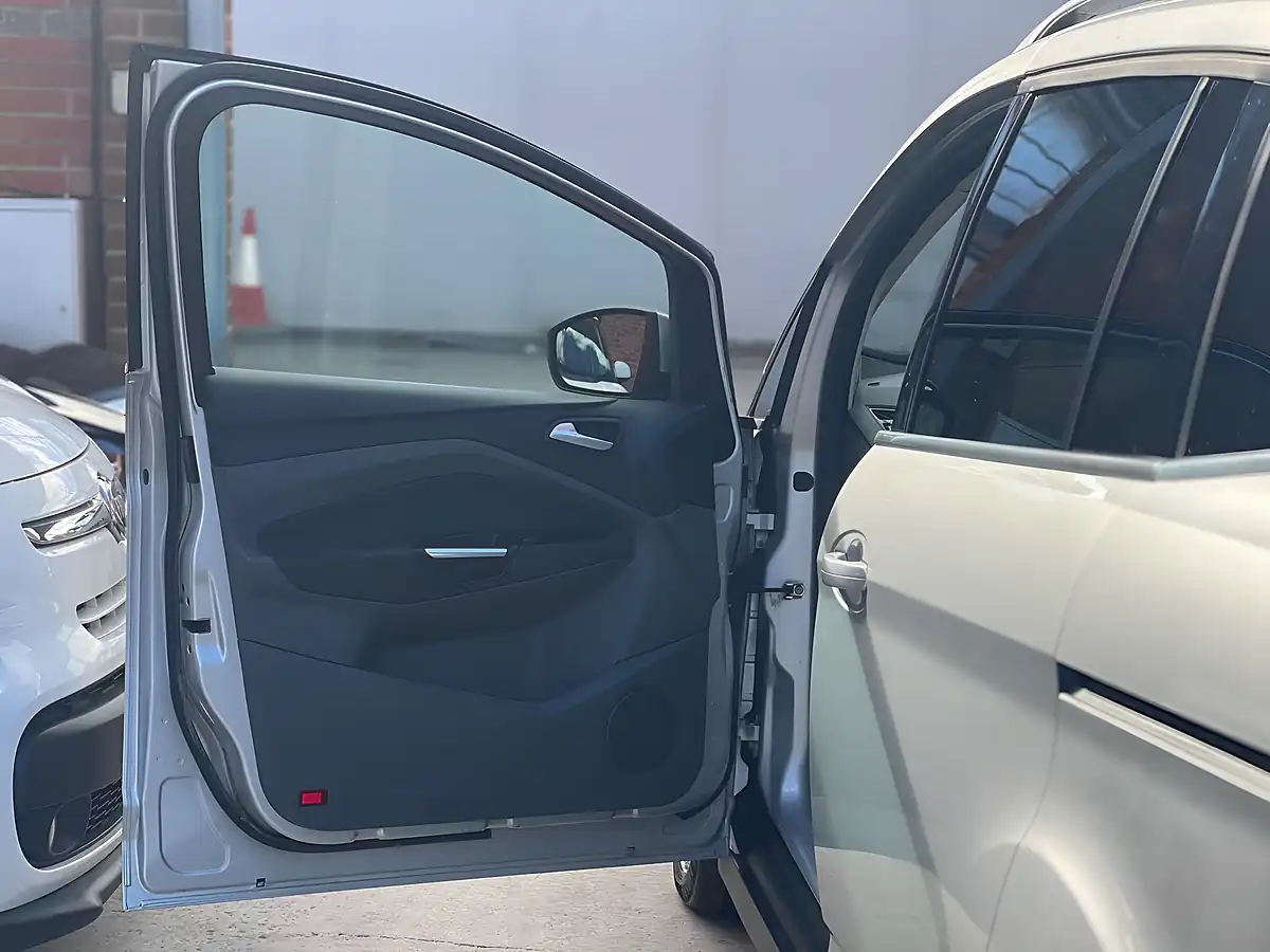 Used 2015 Ford Grand C-Max Zetec Silver - Interior and Exterior details 15