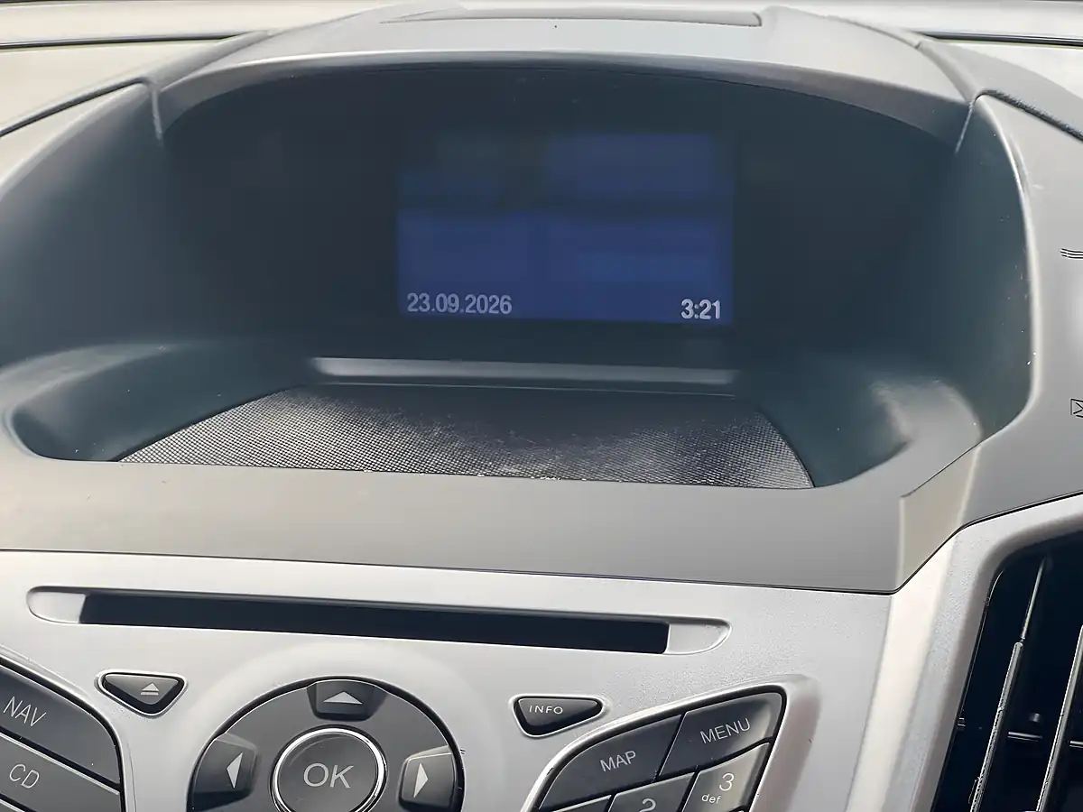 Used 2015 Ford Grand C-Max Zetec Silver - Interior and Exterior details 16