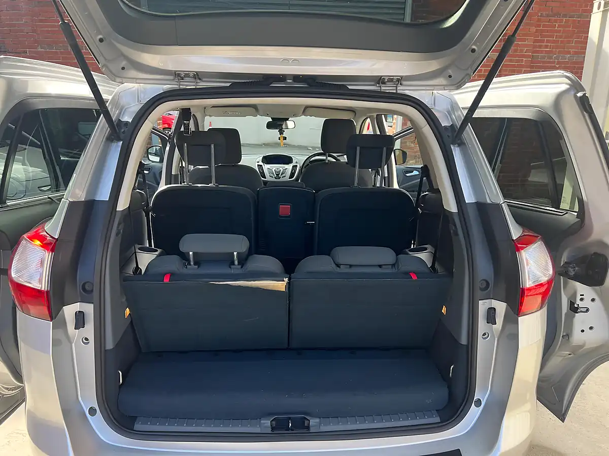 Used 2015 Ford Grand C-Max Zetec Silver - Interior and Exterior details 18