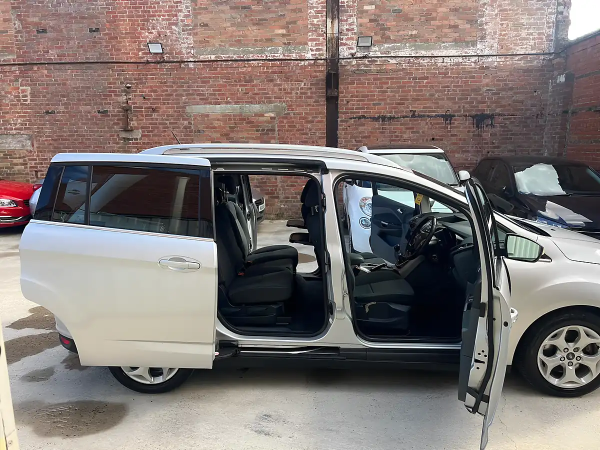 Used 2015 Ford Grand C-Max Zetec Silver - Interior and Exterior details 7