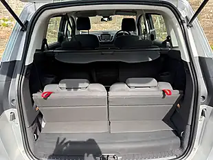 Used 2015 Ford Grand C-Max Zetec Silver - Interior and Exterior details 10