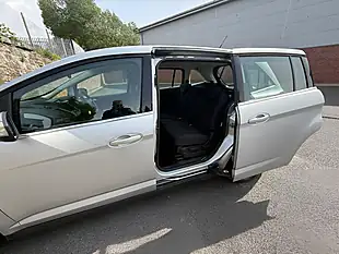 Used 2015 Ford Grand C-Max Zetec Silver - Interior and Exterior details 12