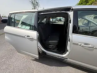 Used 2015 Ford Grand C-Max Zetec Silver - Interior and Exterior details 15