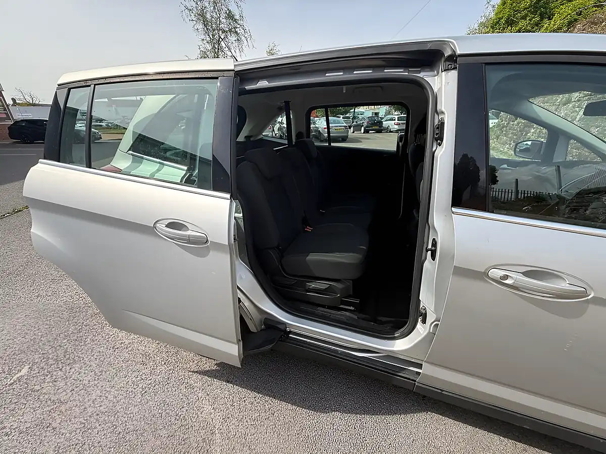 Used 2015 Ford Grand C-Max Zetec Silver - Interior and Exterior details 15