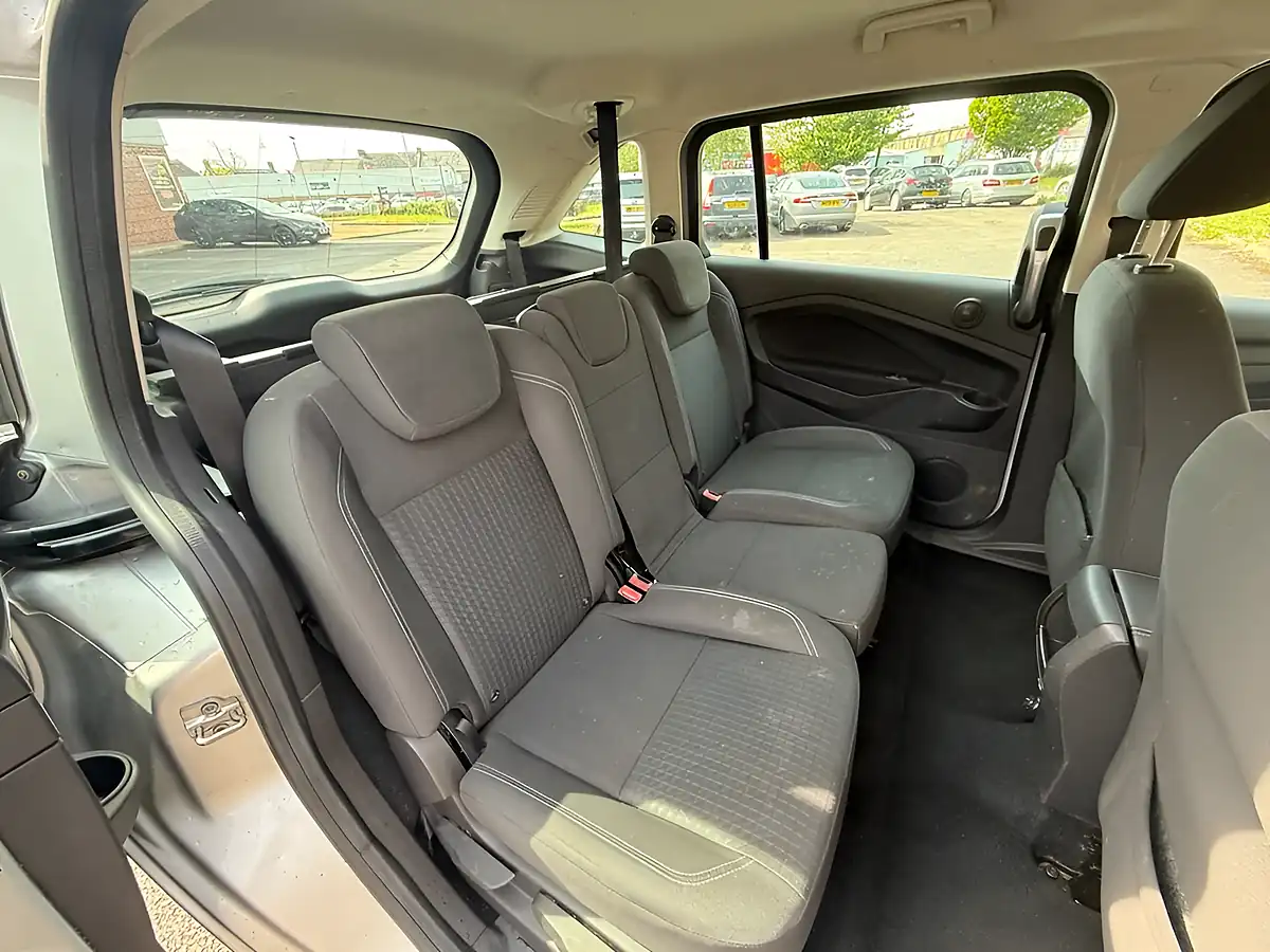 Used 2015 Ford Grand C-Max Zetec Silver - Interior and Exterior details 16