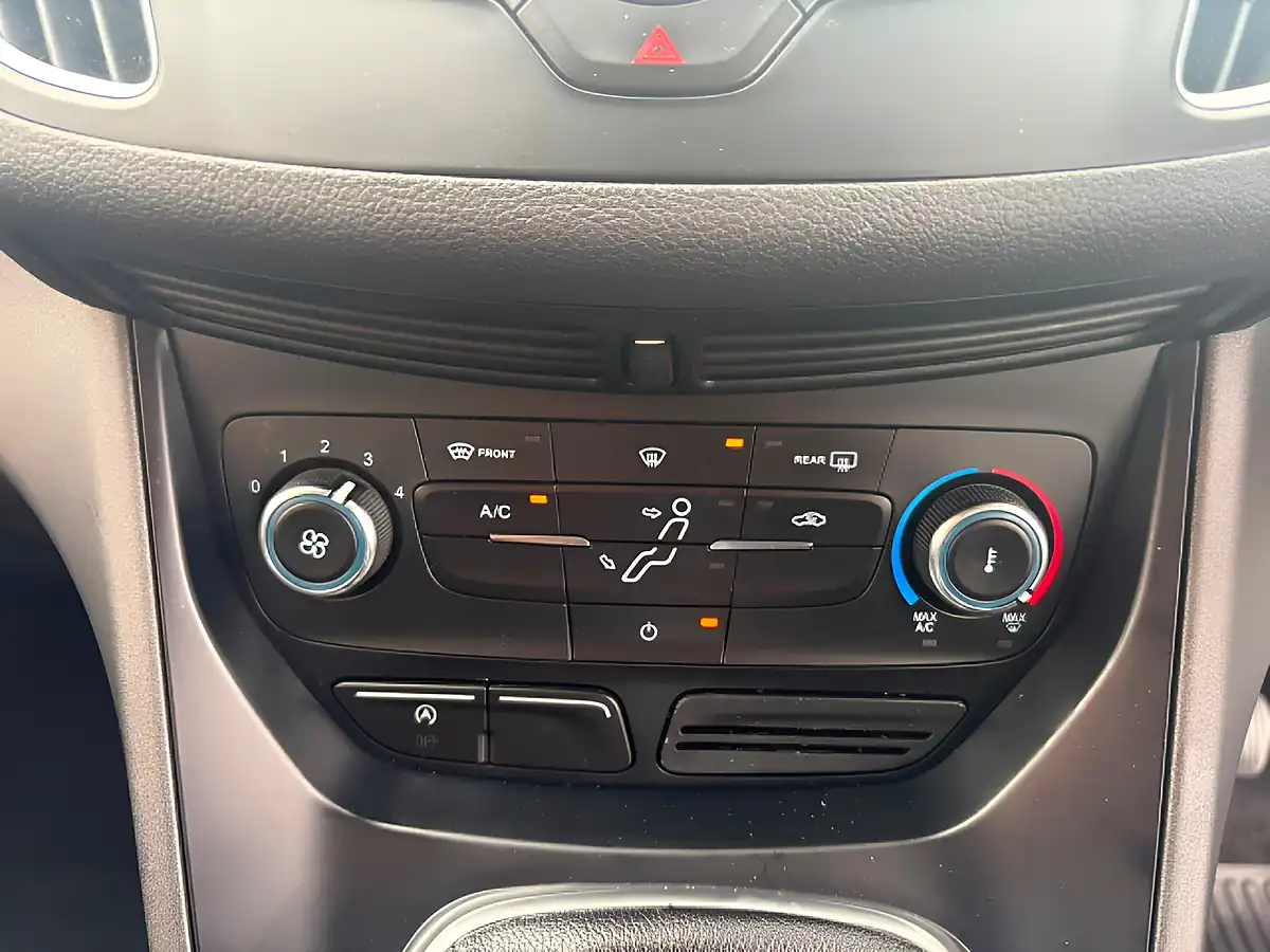 Used 2015 Ford Grand C-Max Zetec White - Interior and Exterior details 11