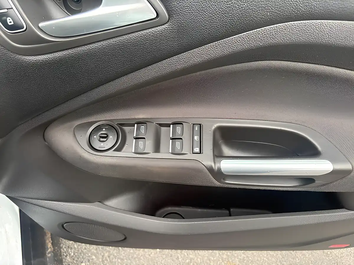 Used 2015 Ford Grand C-Max Zetec White - Interior and Exterior details 14