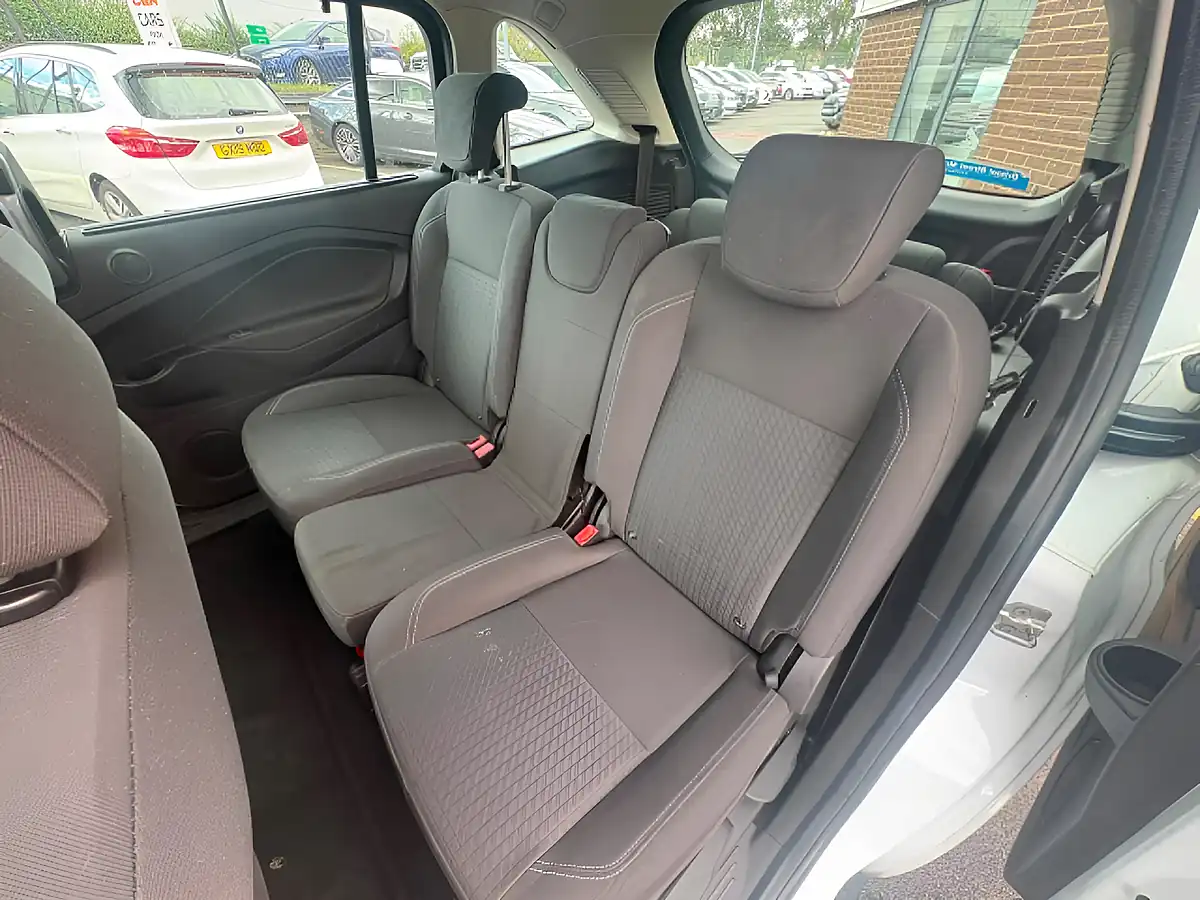 Used 2015 Ford Grand C-Max Zetec White - Interior and Exterior details 5