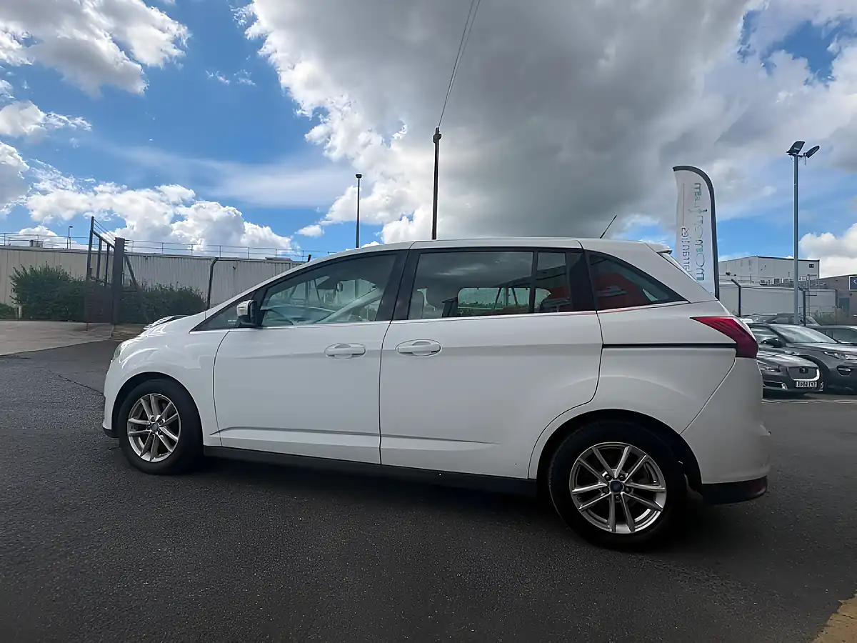 Used 2015 Ford Grand C-Max Zetec White - Interior and Exterior details 7