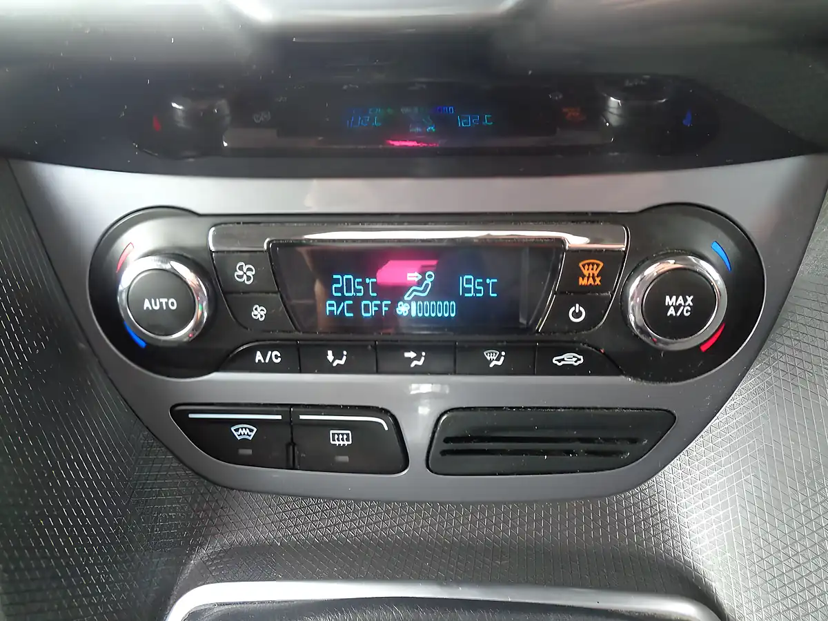 Used 2015 Ford Grand Tourneo Connect Titanium Black - Interior and Exterior details 18