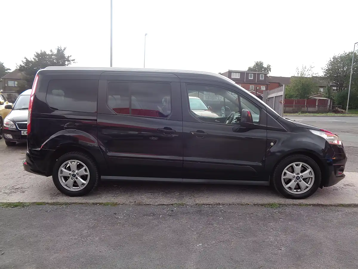 Used 2015 Ford Grand Tourneo Connect Titanium Black - Interior and Exterior details 6