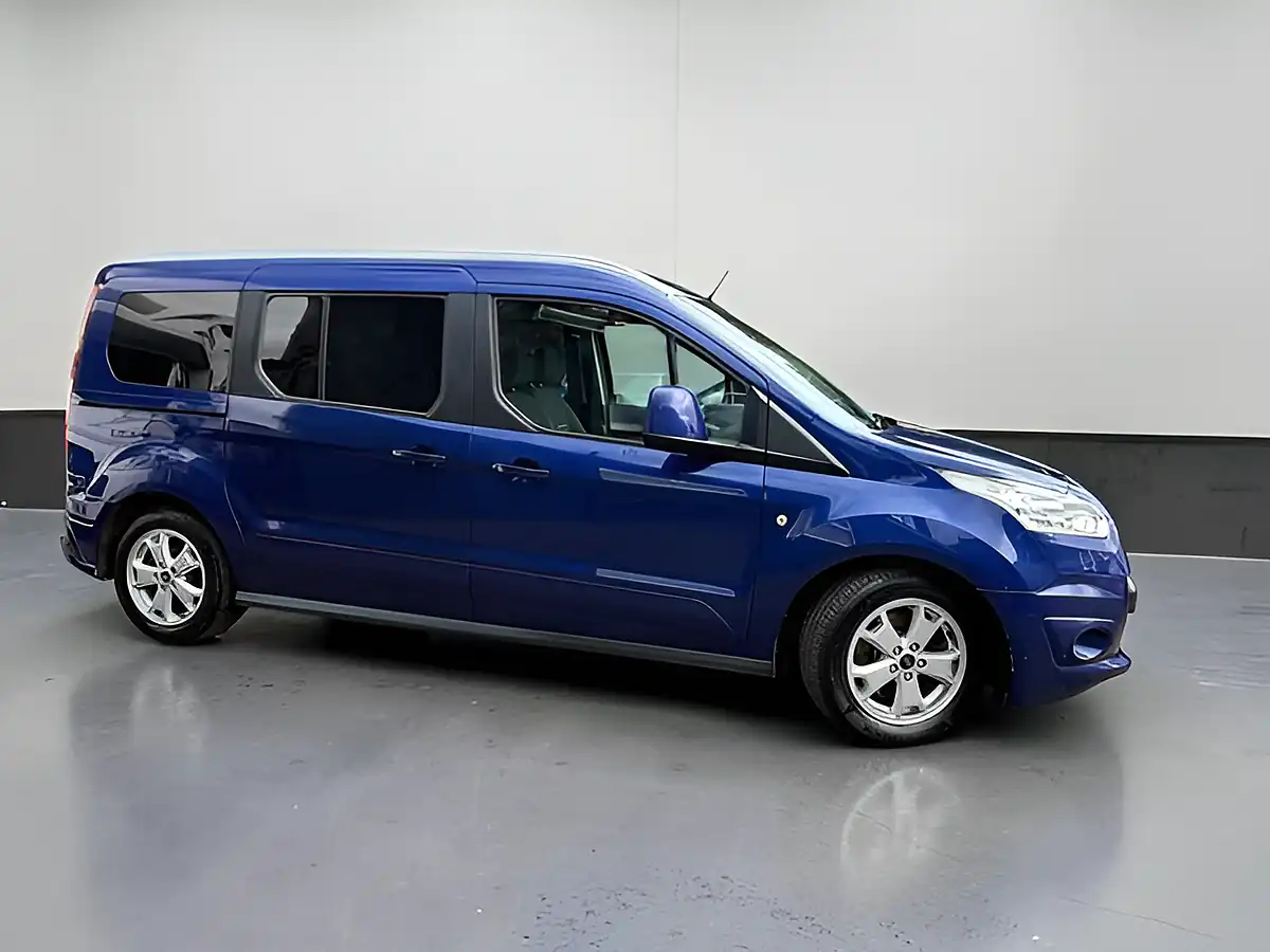 Used 2015 Ford Grand Tourneo Connect Titanium Blue - Front View