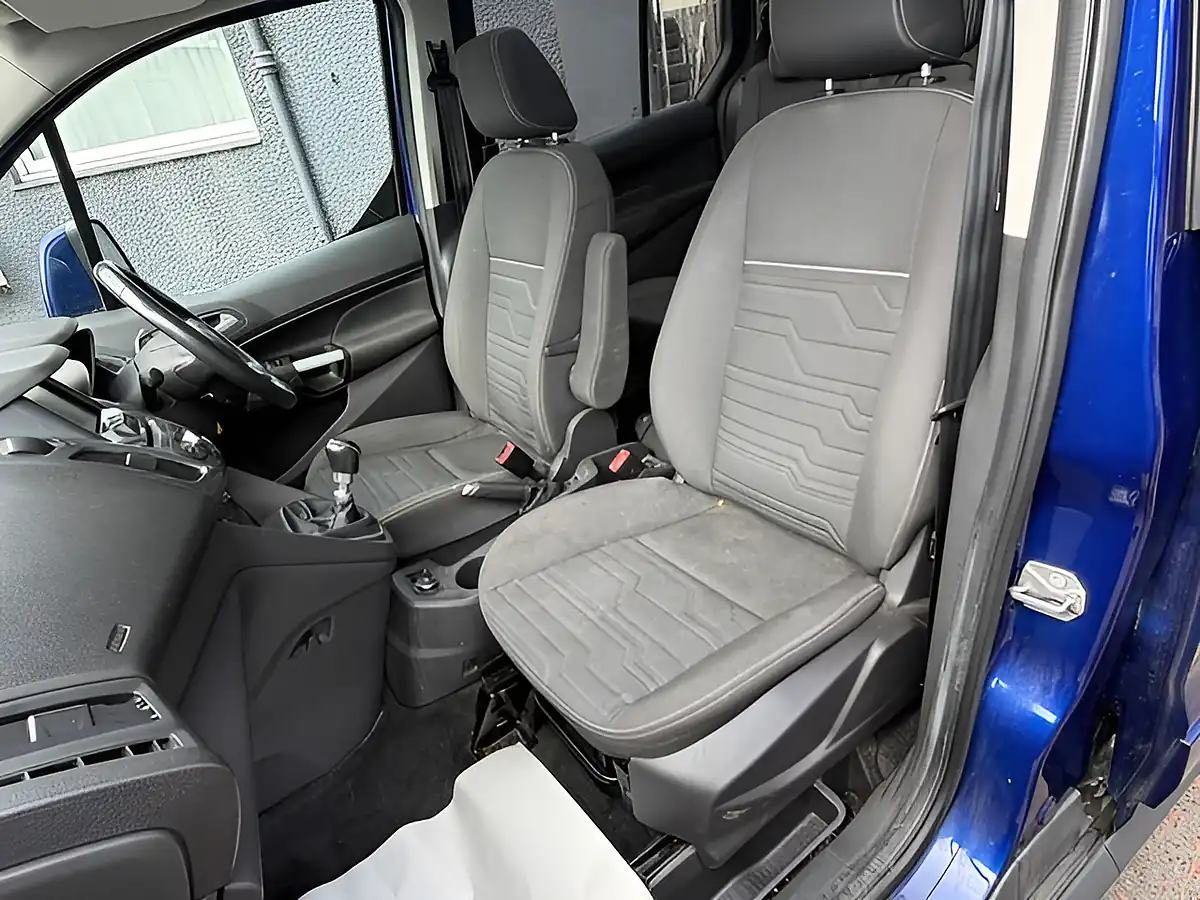 Used 2015 Ford Grand Tourneo Connect Titanium Blue - Interior and Exterior details 10
