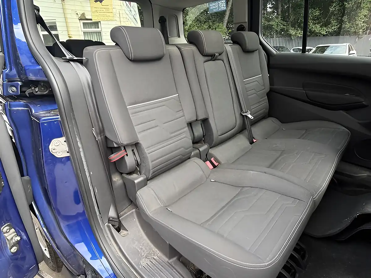 Used 2015 Ford Grand Tourneo Connect Titanium Blue - Interior and Exterior details 13
