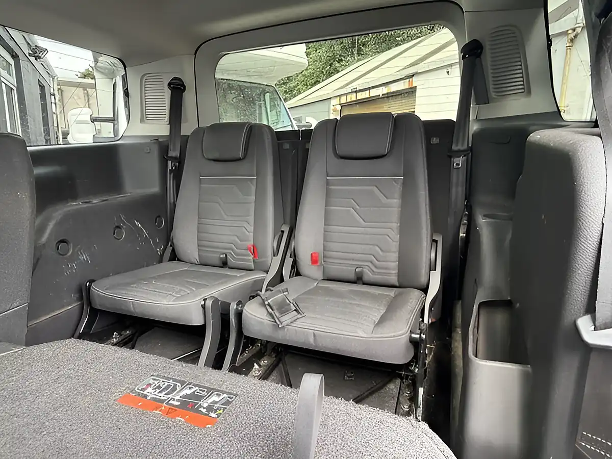 Used 2015 Ford Grand Tourneo Connect Titanium Blue - Interior and Exterior details 14