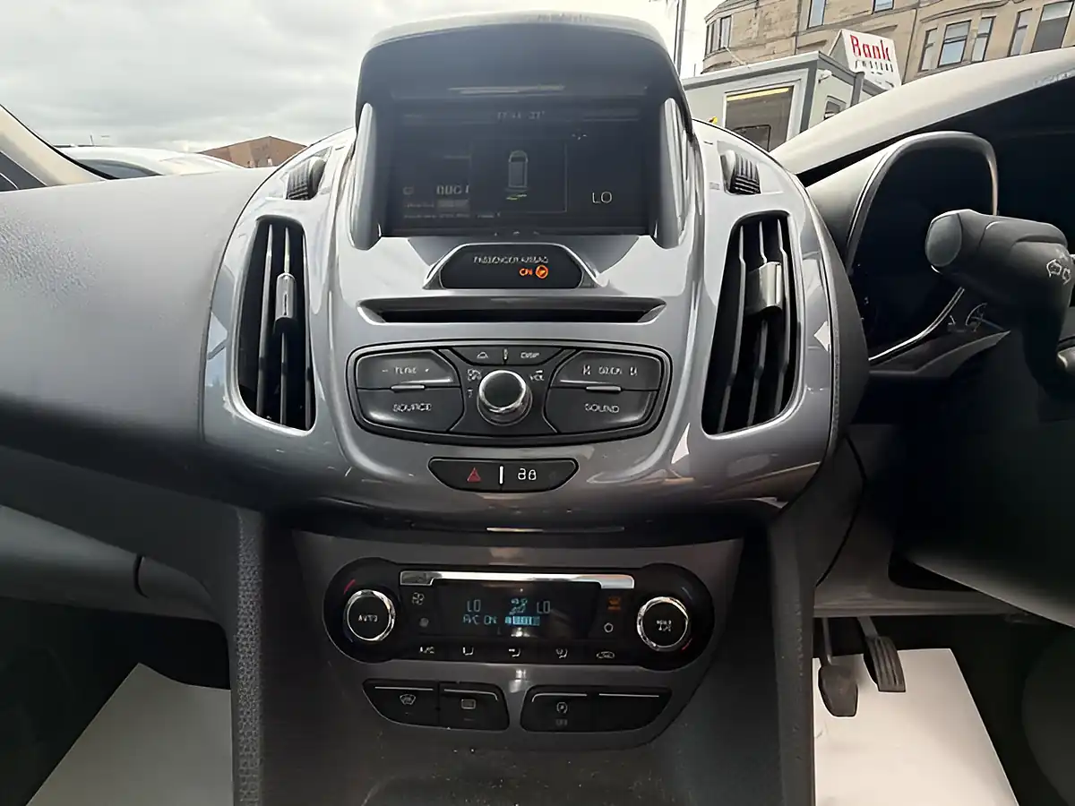 Used 2015 Ford Grand Tourneo Connect Titanium Blue - Interior and Exterior details 16