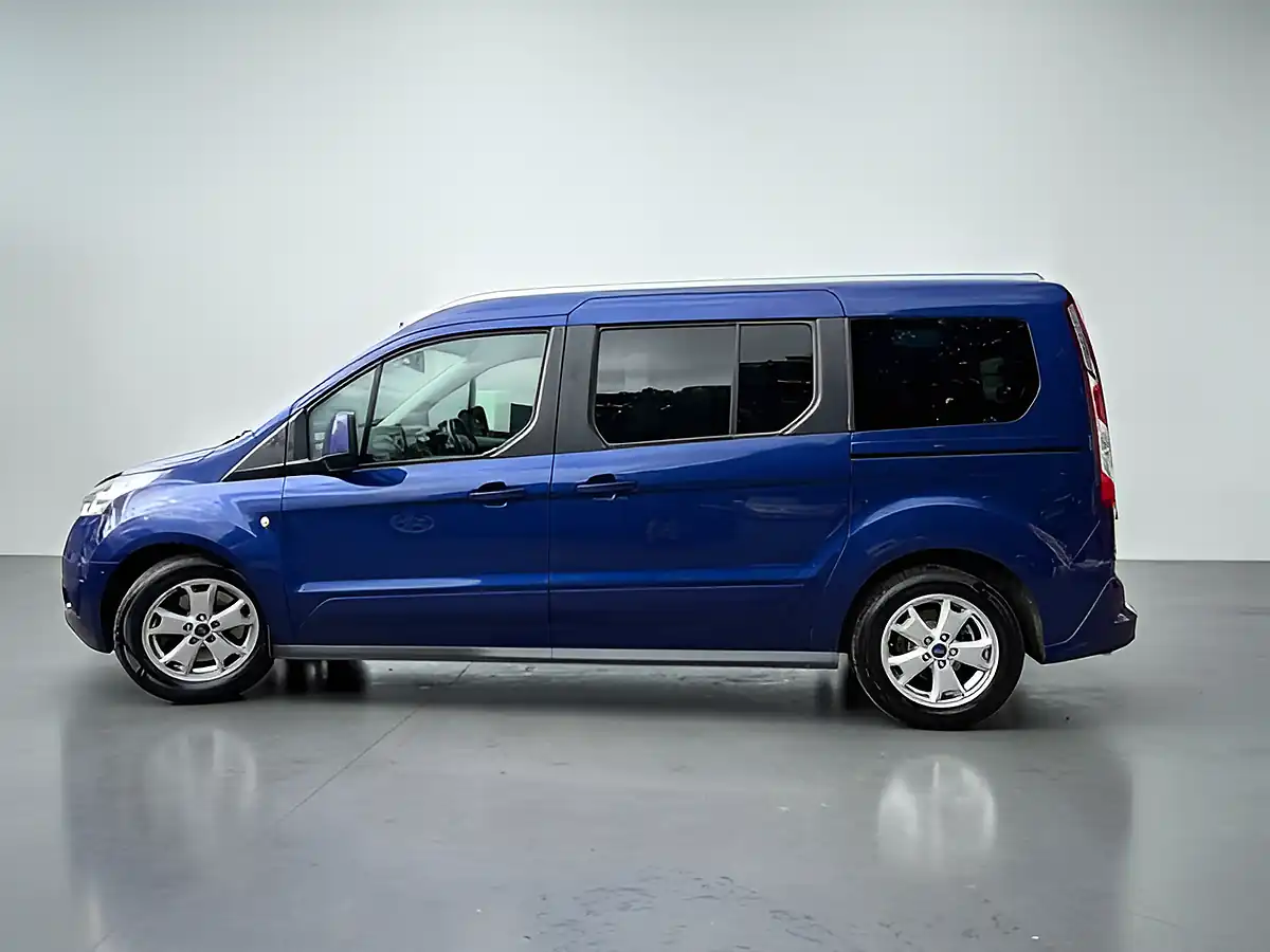 Used 2015 Ford Grand Tourneo Connect Titanium Blue - Interior and Exterior details 6