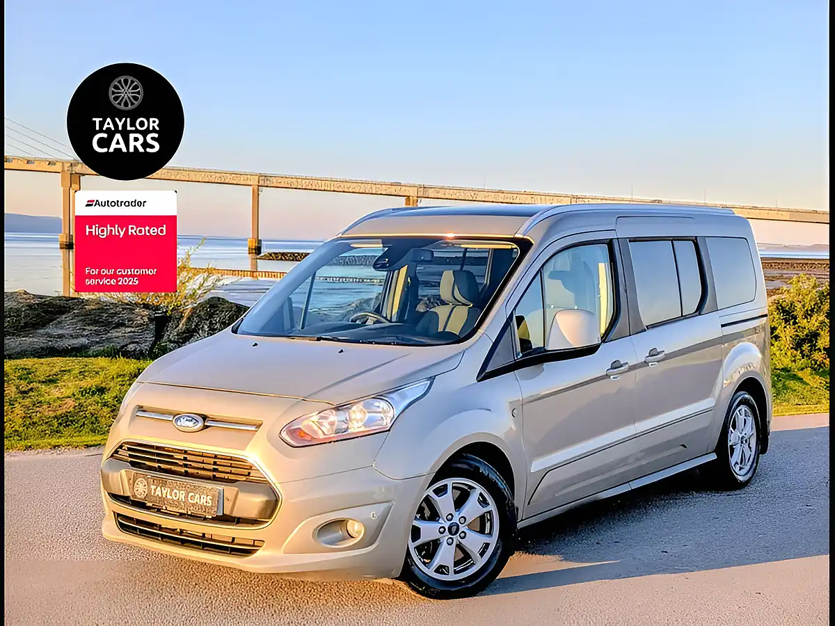 Used 2015 Ford Grand Tourneo Connect Titanium Silver - Front View