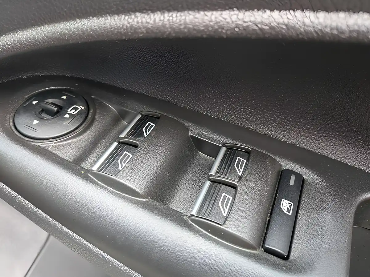 Used 2015 Ford Grand Tourneo Connect Titanium Silver - Interior and Exterior details 10