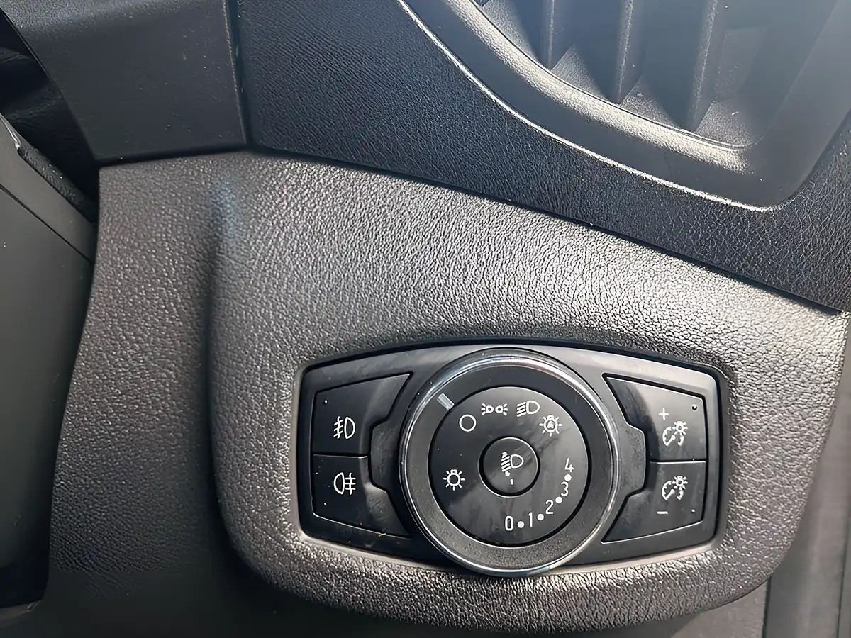 Used 2015 Ford Grand Tourneo Connect Titanium Silver - Interior and Exterior details 13
