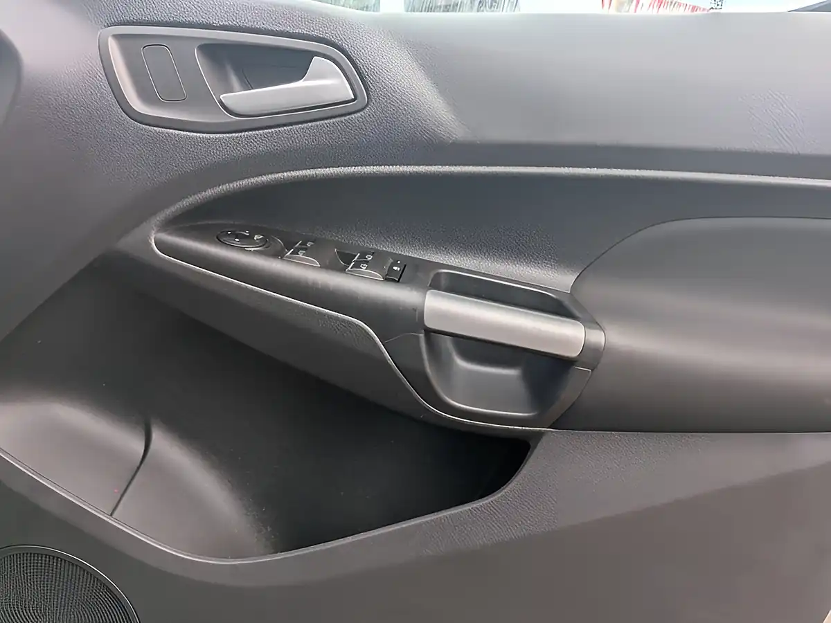 Used 2015 Ford Grand Tourneo Connect Titanium Silver - Interior and Exterior details 15