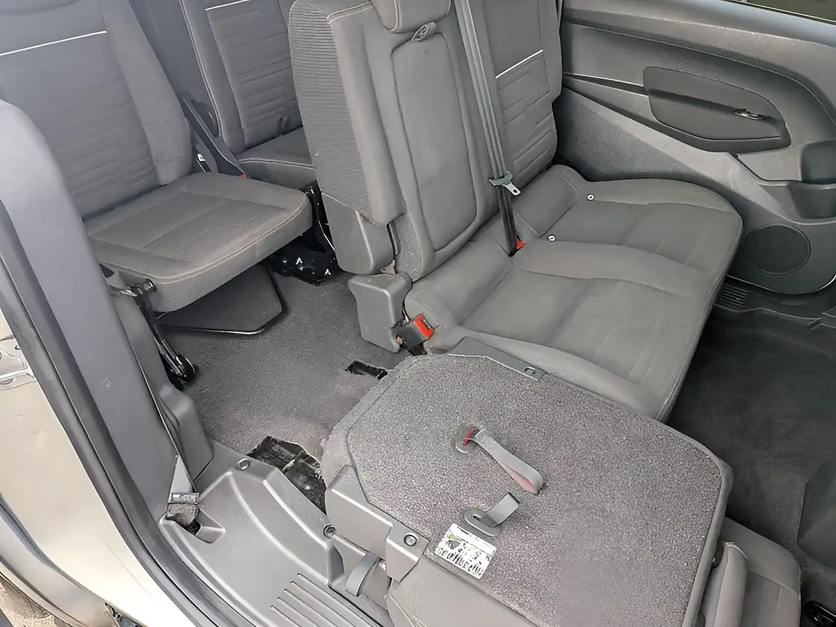 Used 2015 Ford Grand Tourneo Connect Titanium Silver - Interior and Exterior details 17