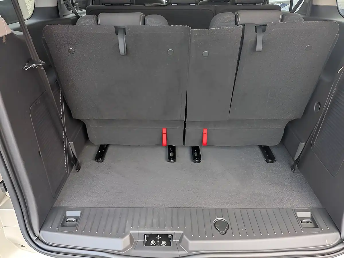 Used 2015 Ford Grand Tourneo Connect Titanium Silver - Interior and Exterior details 19