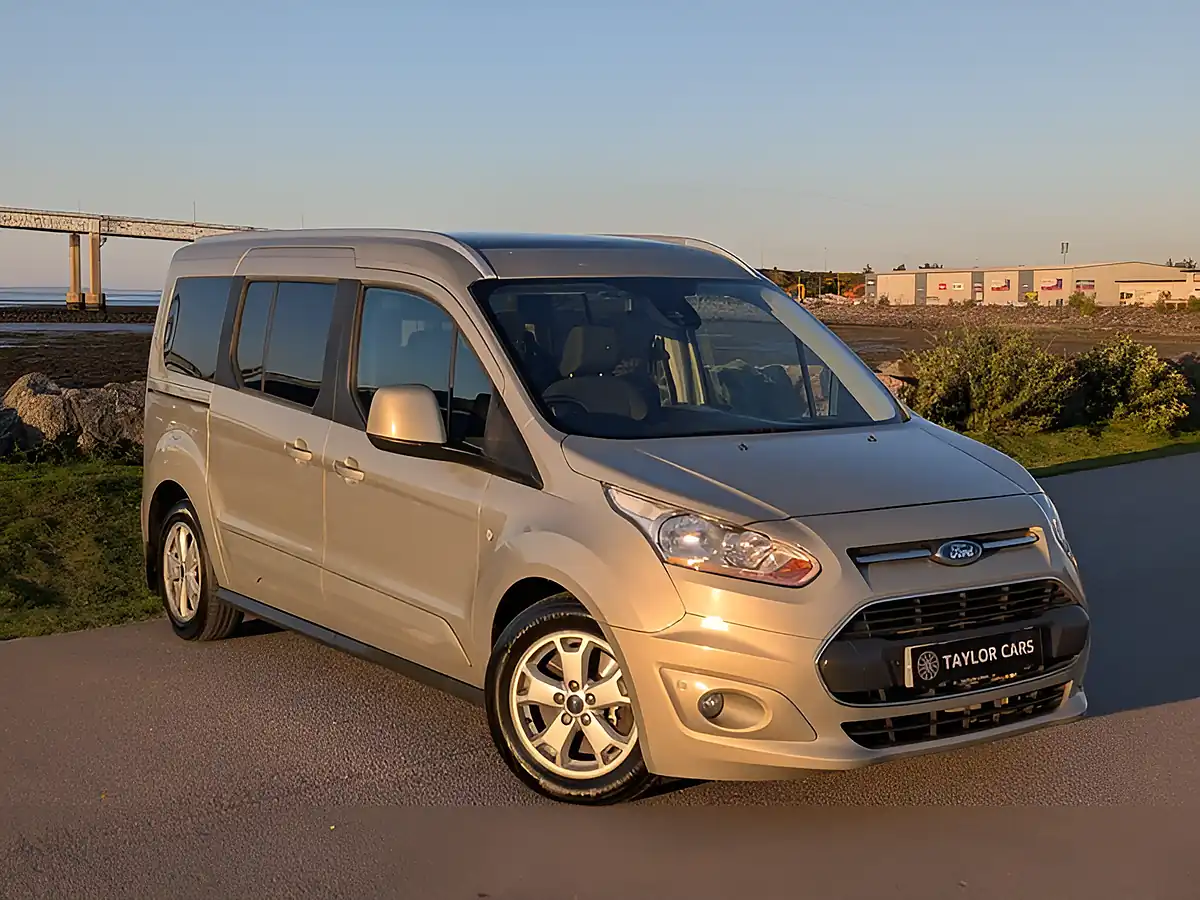 Used 2015 Ford Grand Tourneo Connect Titanium Silver - Interior and Exterior details 3