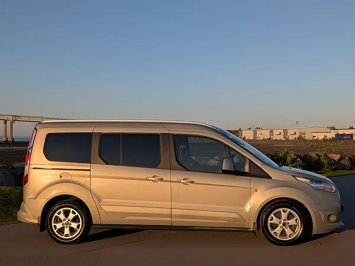 Used 2015 Ford Grand Tourneo Connect Titanium Silver - Interior and Exterior details 4
