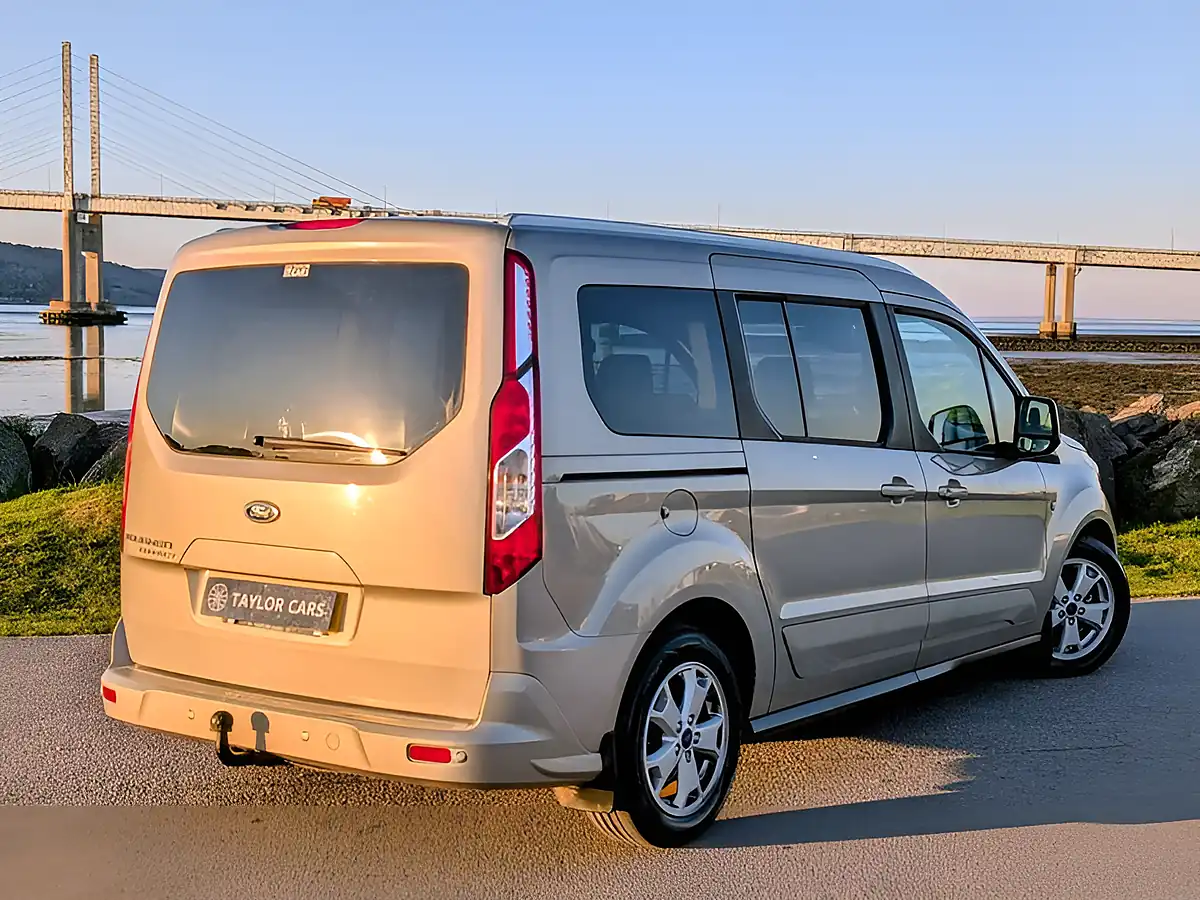 Used 2015 Ford Grand Tourneo Connect Titanium Silver - Interior and Exterior details 5