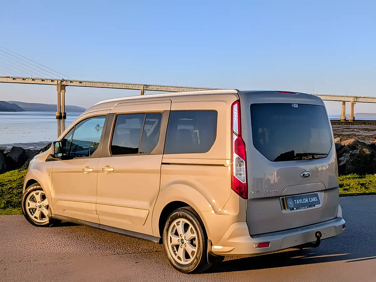 Used 2015 Ford Grand Tourneo Connect Titanium Silver - Interior and Exterior details 8