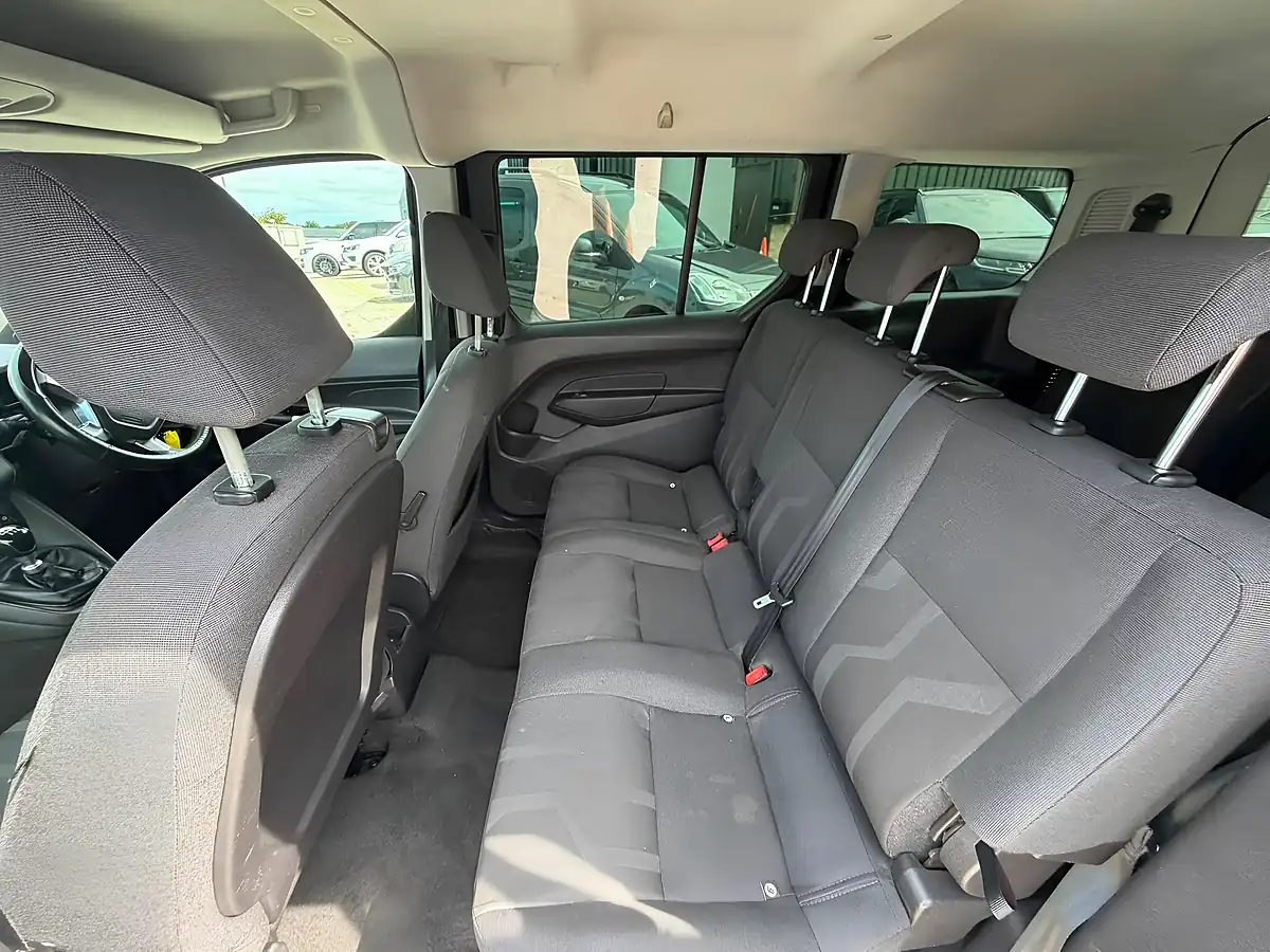 Used 2015 Ford Grand Tourneo Connect Zetec Black - Interior and Exterior details 16