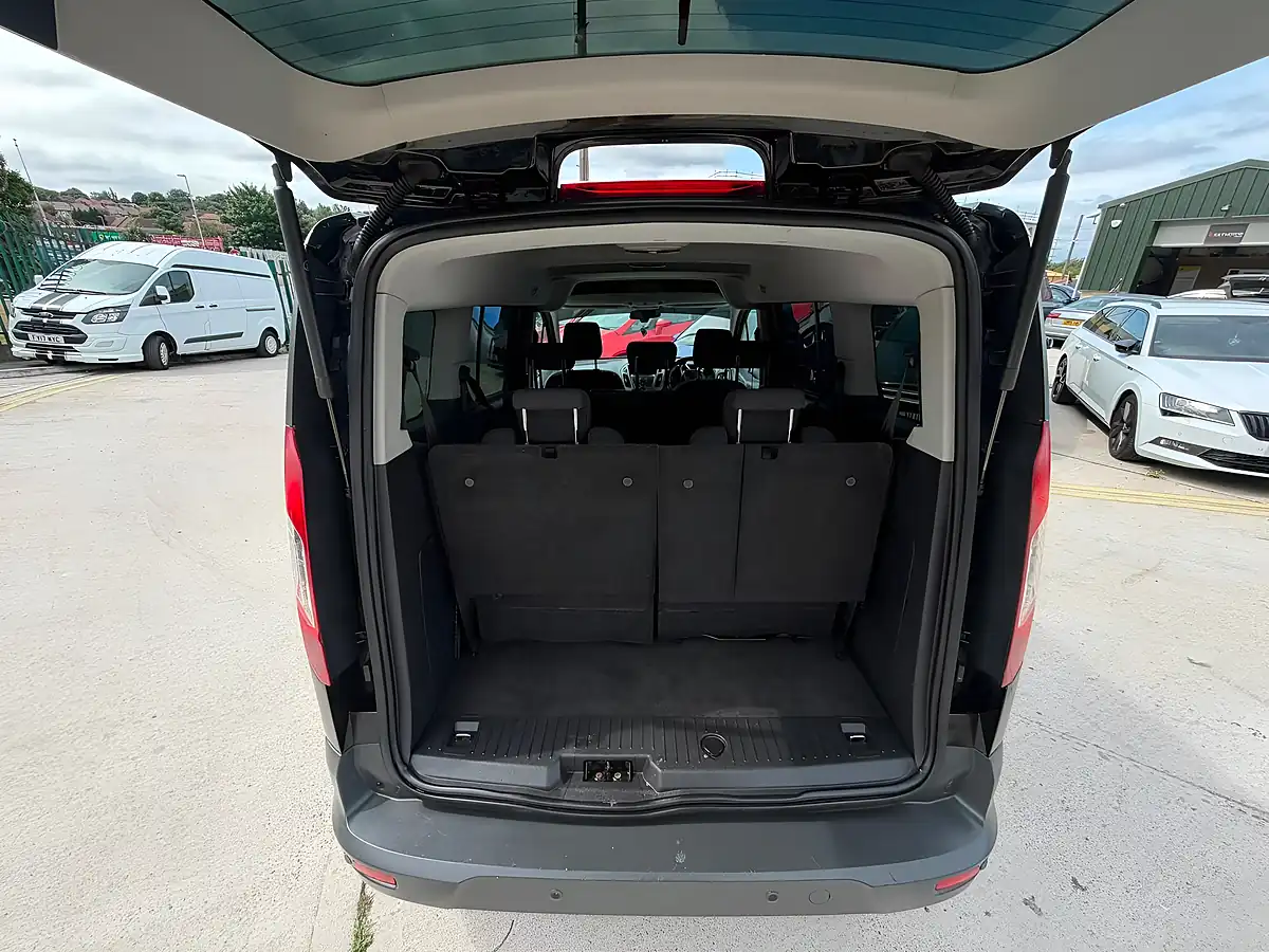 Used 2015 Ford Grand Tourneo Connect Zetec Black - Interior and Exterior details 20