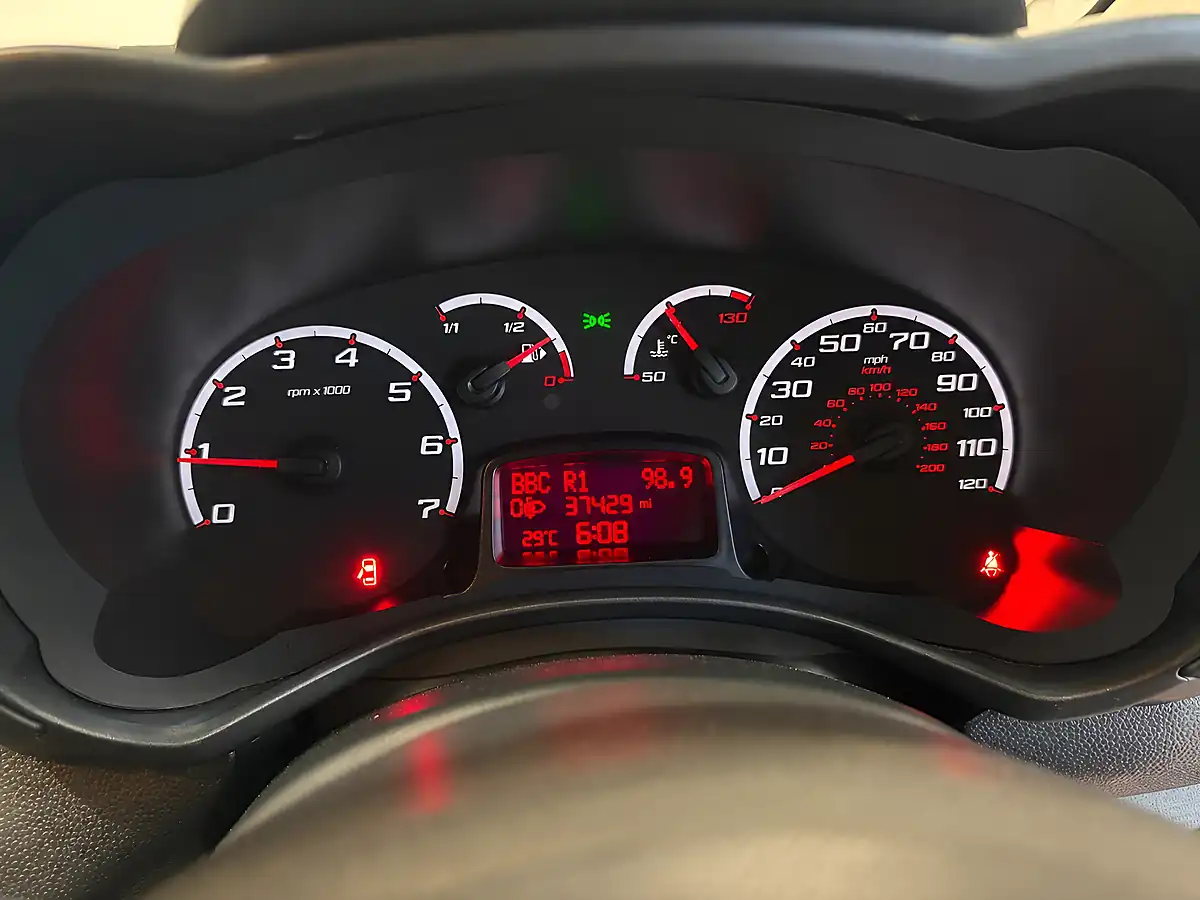 Used 2015 Ford Ka Edge Red - Interior and Exterior details 10