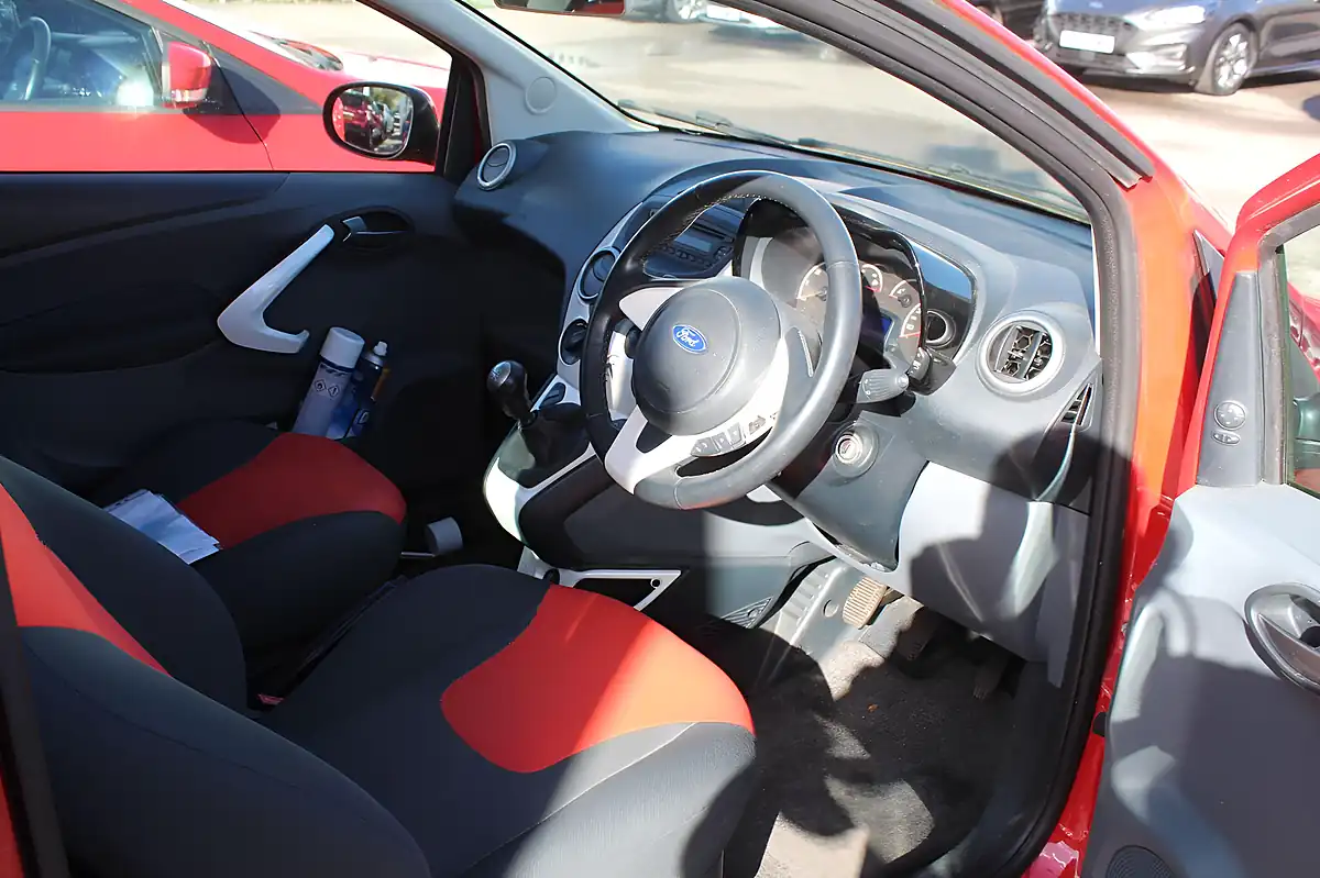 Used 2015 Ford Ka Zetec Red - Interior and Exterior details 3