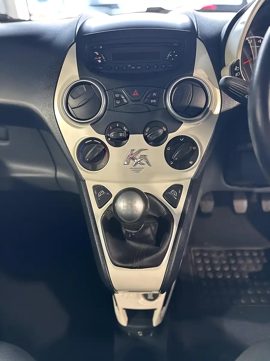 Used 2015 Ford Ka Zetec Silver - Interior and Exterior details 15